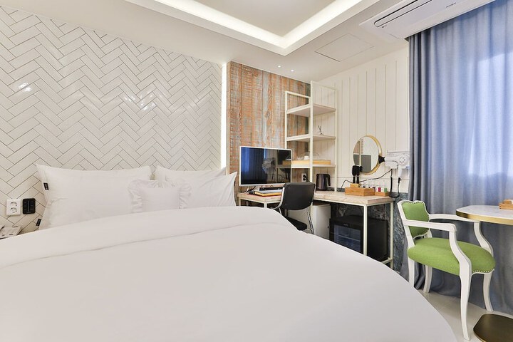 Room 26 of 40