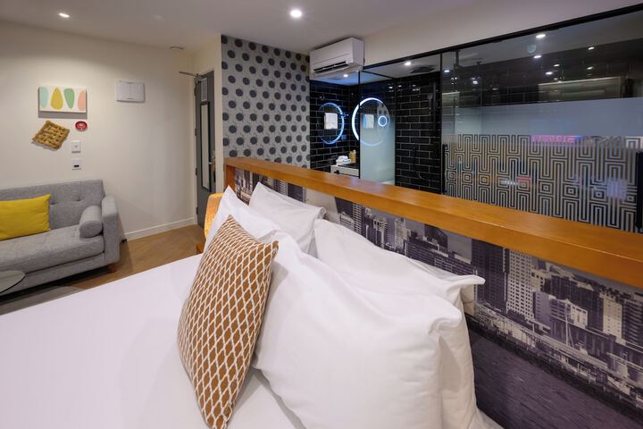 Room 16 of 72
