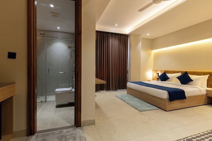 Room 11 of 37