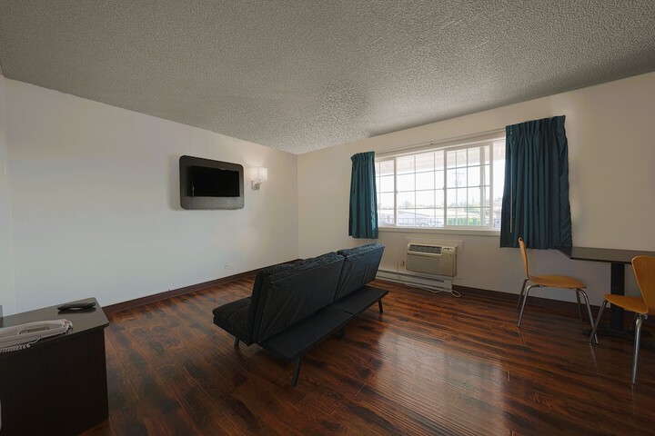 Room 11 of 108