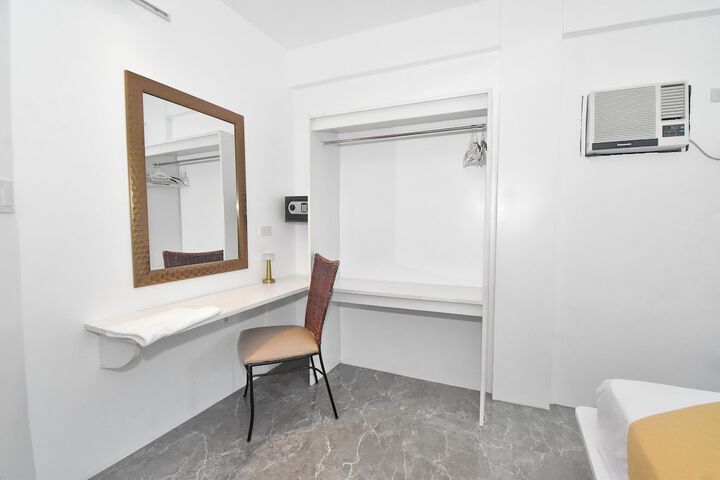 Room 19 of 76