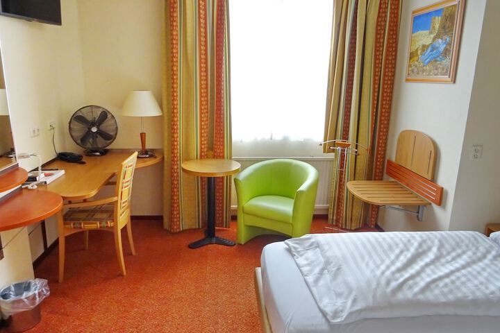 Room 18 of 35