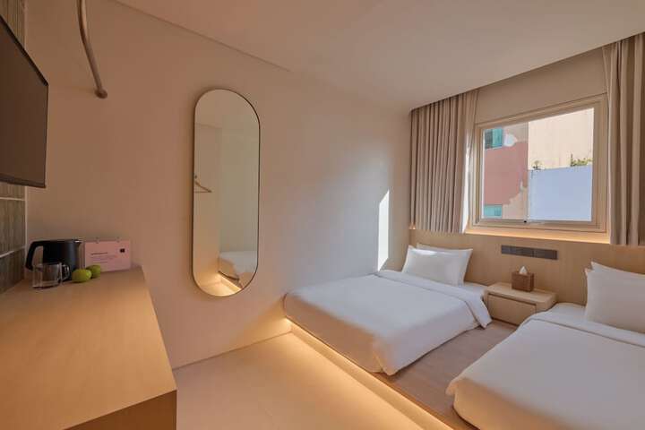 Room 12 of 20