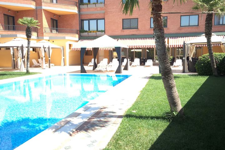 Pool 32 of 52