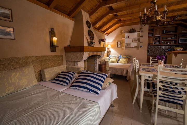 Room 3 of 25