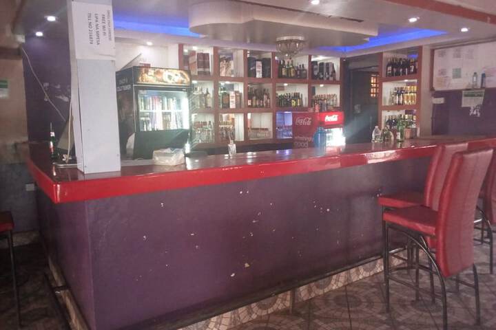 Lounge 6 of 9