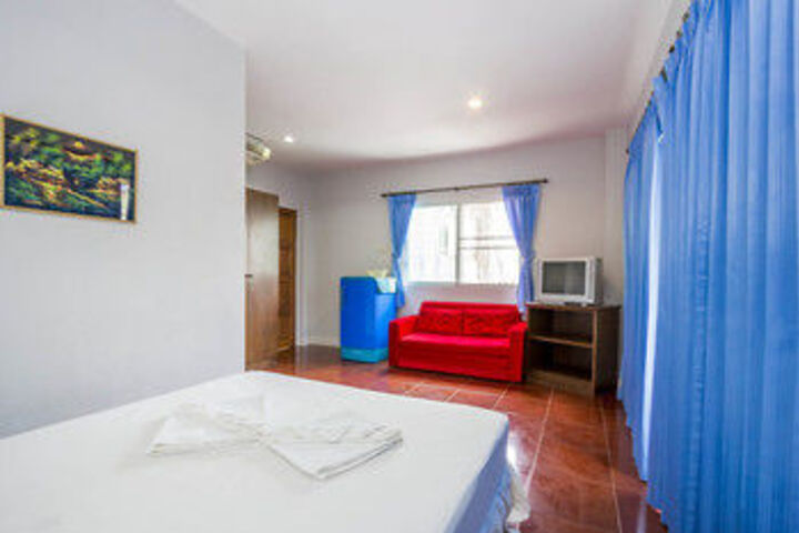 Room 5 of 12