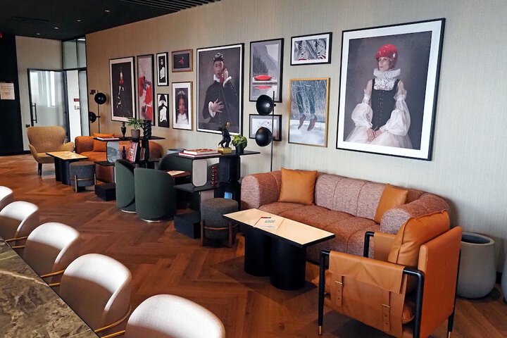 Lounge 55 of 70