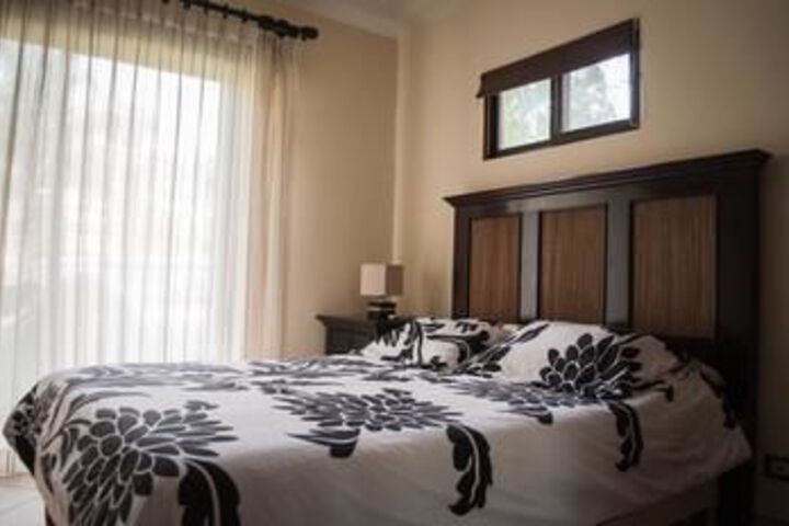 Room 10 of 32
