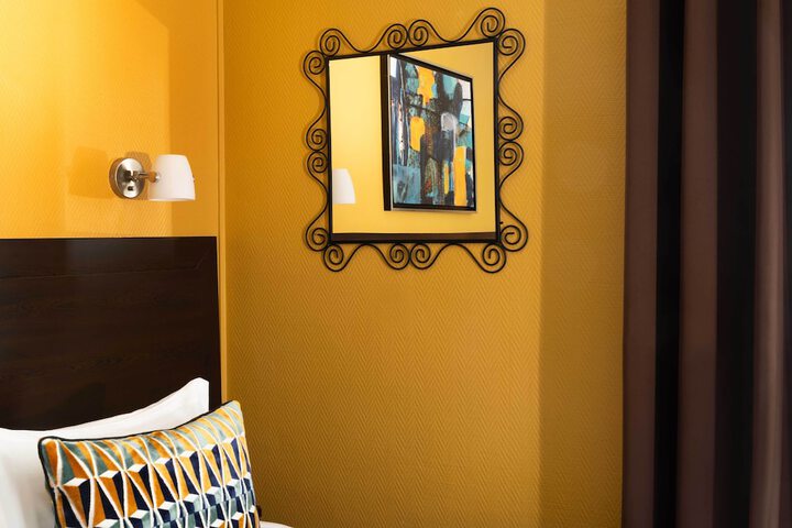 Room 28 of 60