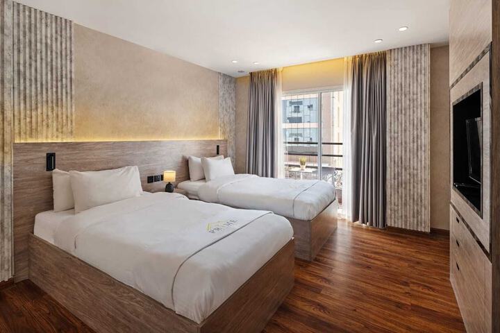 Room 2 of 33