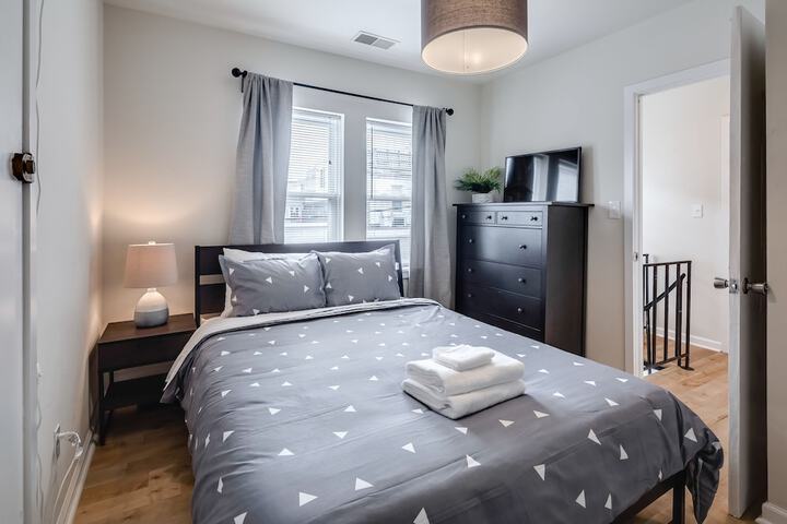 Room 6 of 27