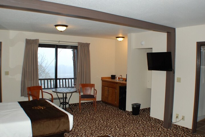 Room 7 of 33