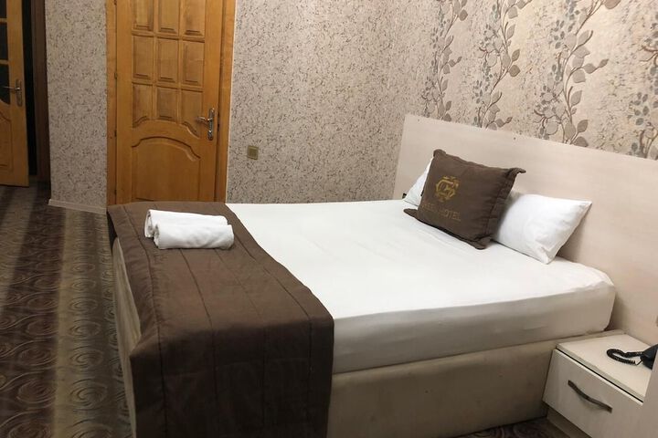 Room 11 of 19