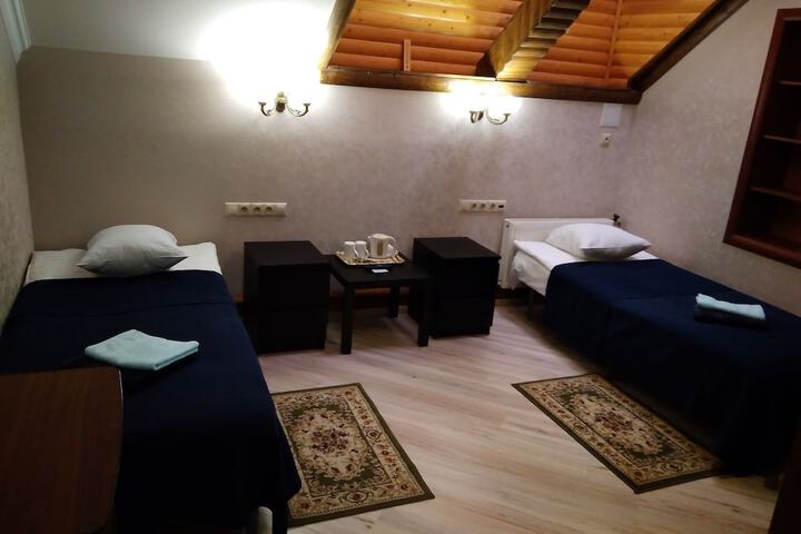 Room 5 of 18