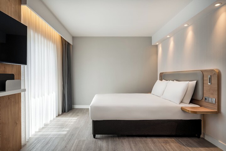 Room 6 of 39