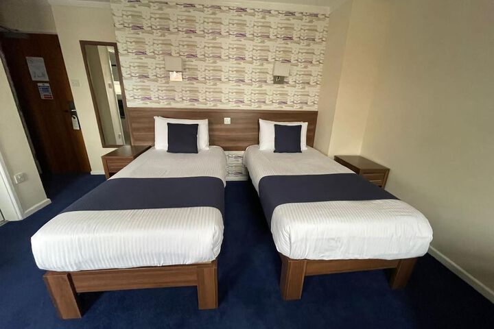 Room 63 of 208
