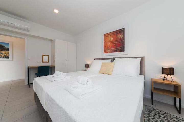 Room 3 of 70