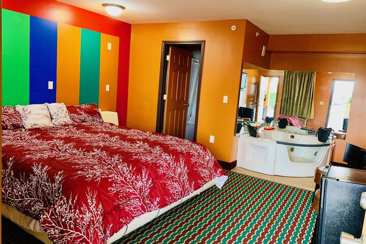 Room 4 of 16