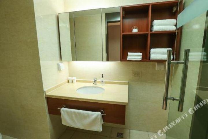 Hanting Hotel (wanxianghui store in front of Anshan Railway Station)