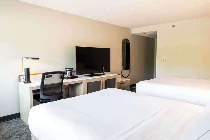 2 Queen Beds (1 of 5)