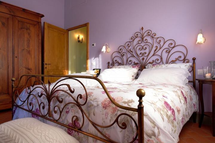 Room 4 of 61