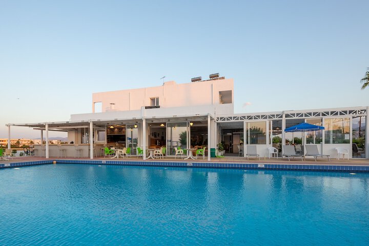 Hotel Pool