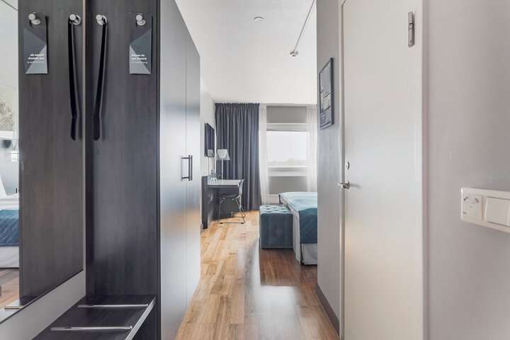 Room 31 of 100