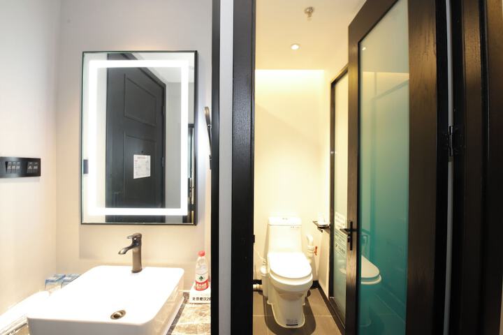 Room 20 of 23