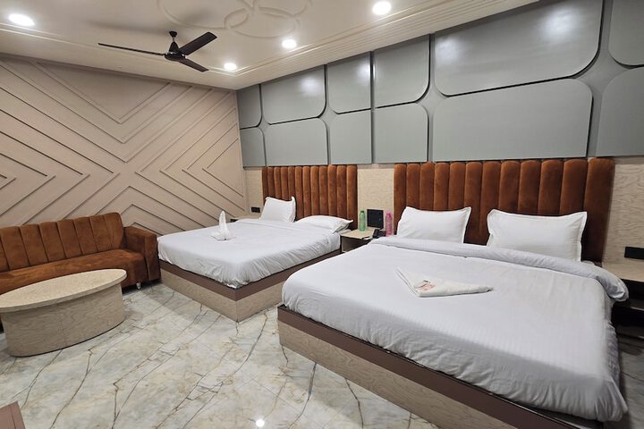 Room 7 of 11