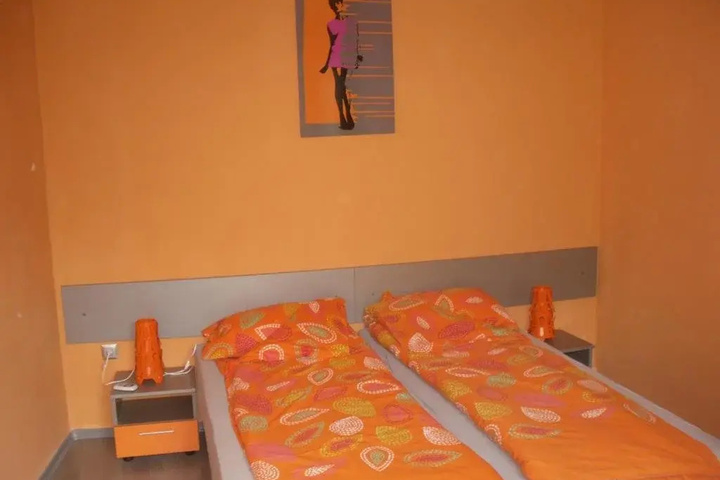 Room 2 of 10