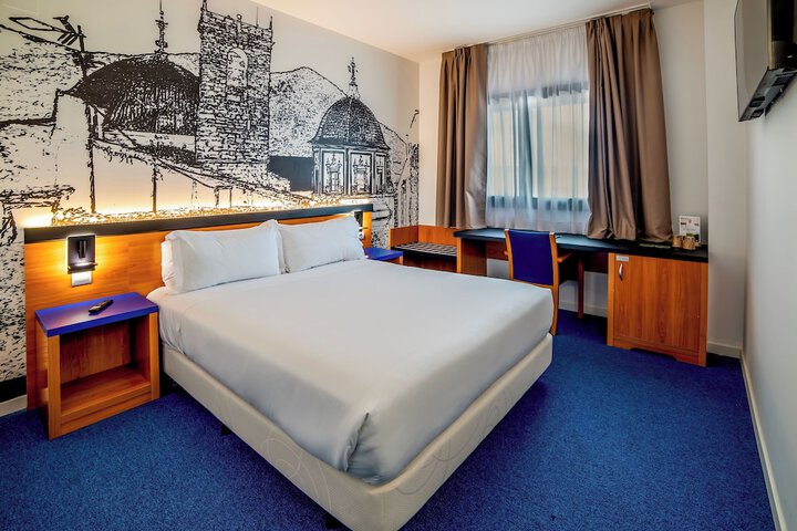 Room 6 of 34