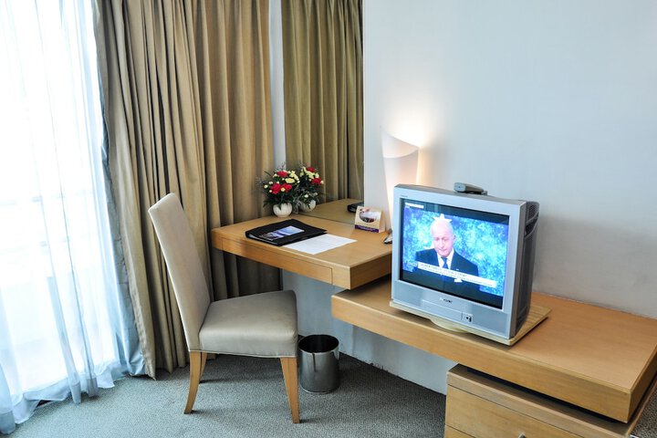 Room 9 of 101