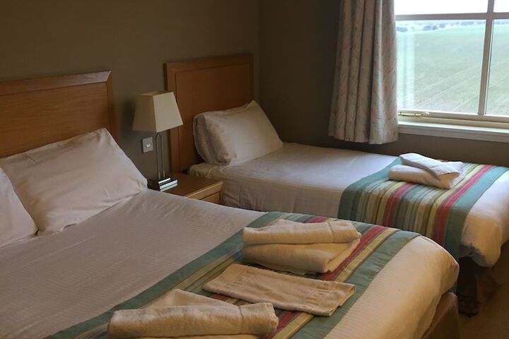 Room 6 of 28