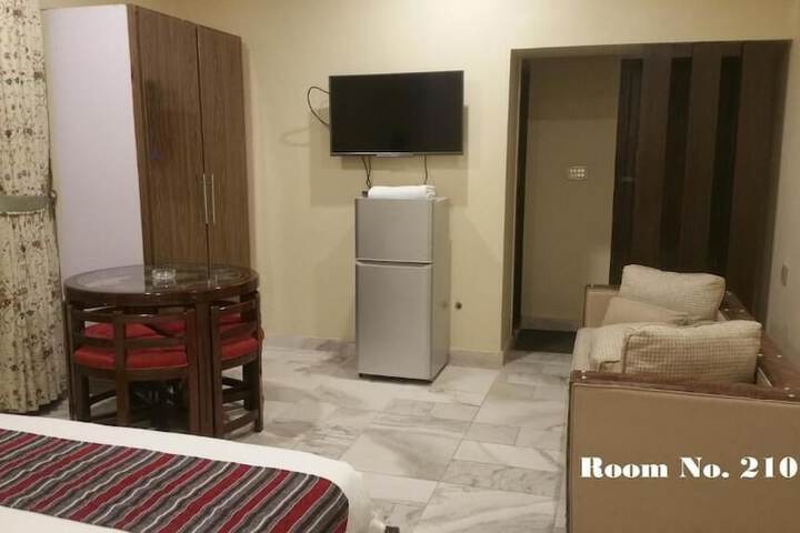 Room 8 of 18