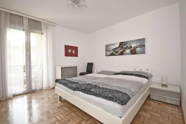 Room 2 of 9