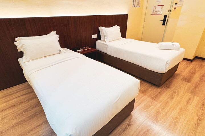 Room 4 of 13