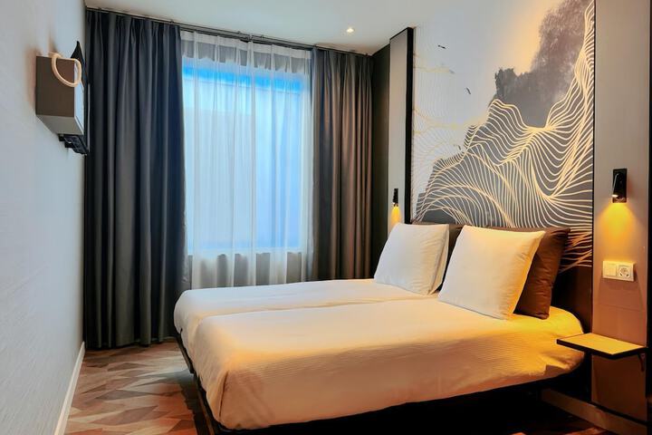Room 7 of 31