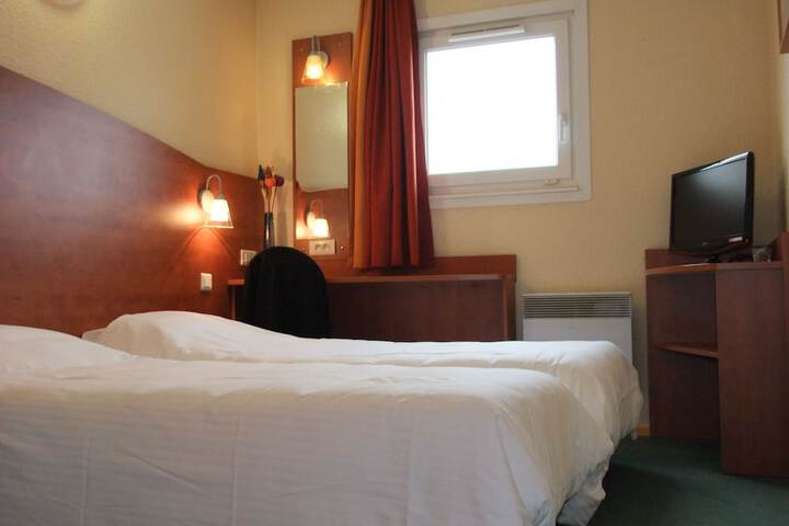 Room 11 of 32