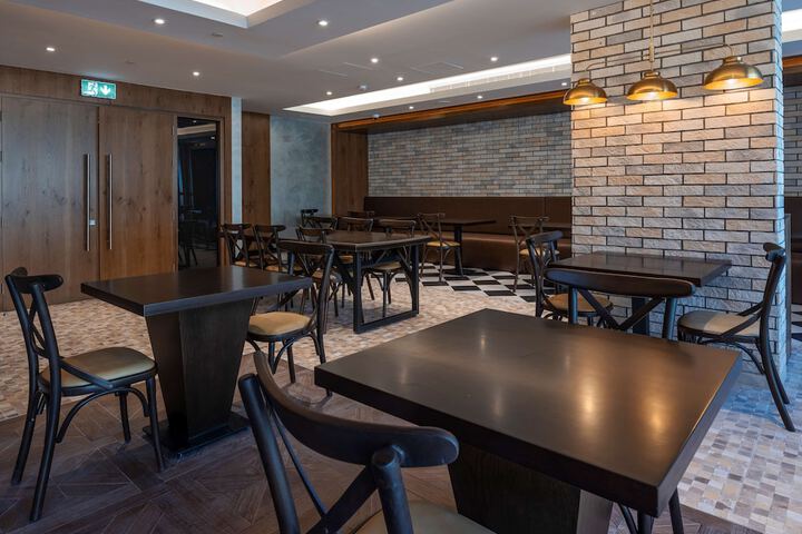 Lounge 180 of 268