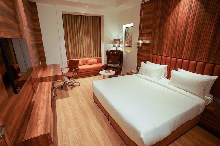 Room 8 of 33