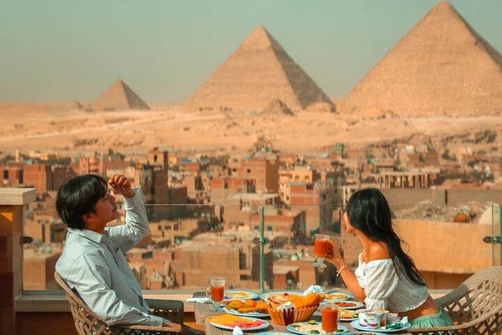 Celia Pyramids View inn