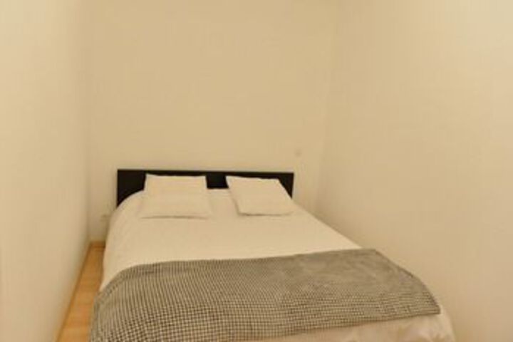 Room 9 of 22