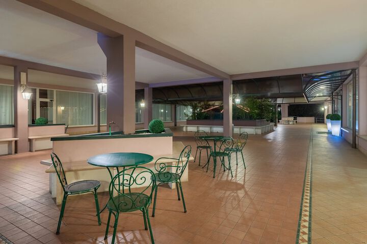 Hotel Exterior 59 of 61