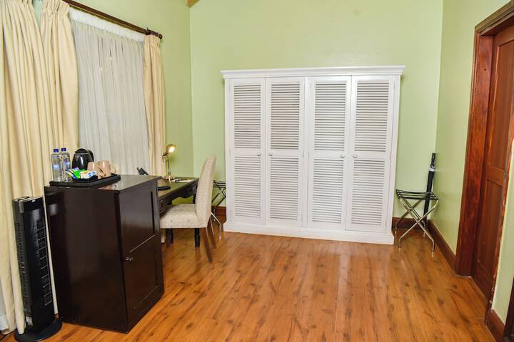 Room 45 of 143