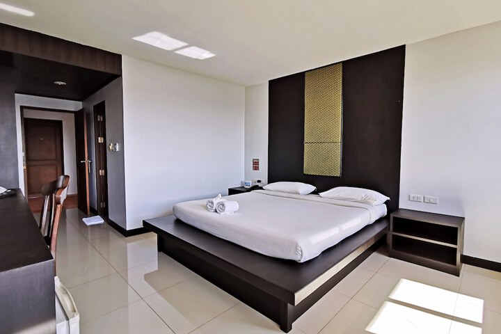 Room 11 of 27