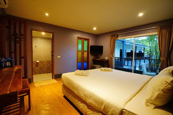 Room 5 of 93
