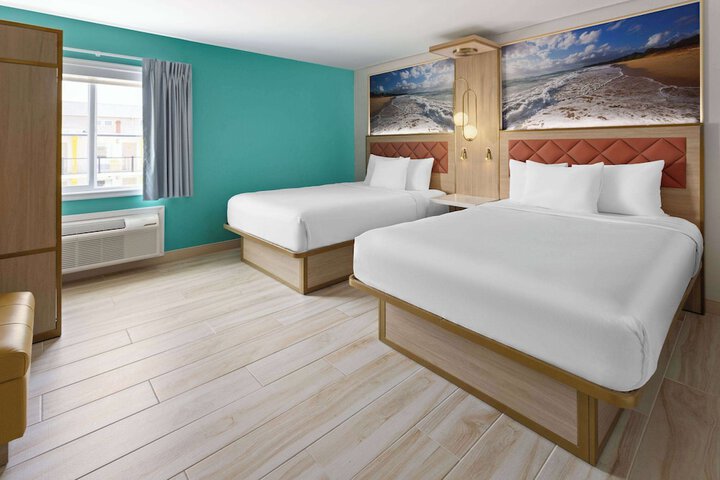 2 Queen Beds Mobility Hearing Accessible Room Roll in Shower (3 of 5)