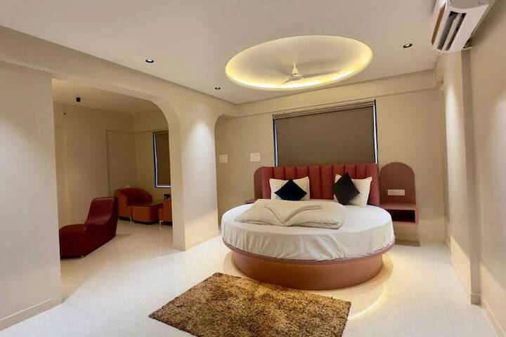 Room 2 of 6