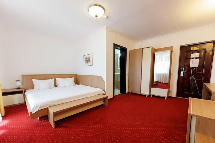 Room 46 of 191